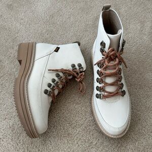 Teva womens Midform Boot  color white swan